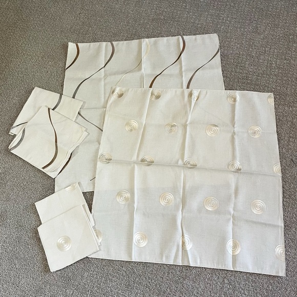 Retro Vintage Swirl Tablecloth / Two Napkins Cream Linen? 26" Square Lot 2x - Picture 1 of 6